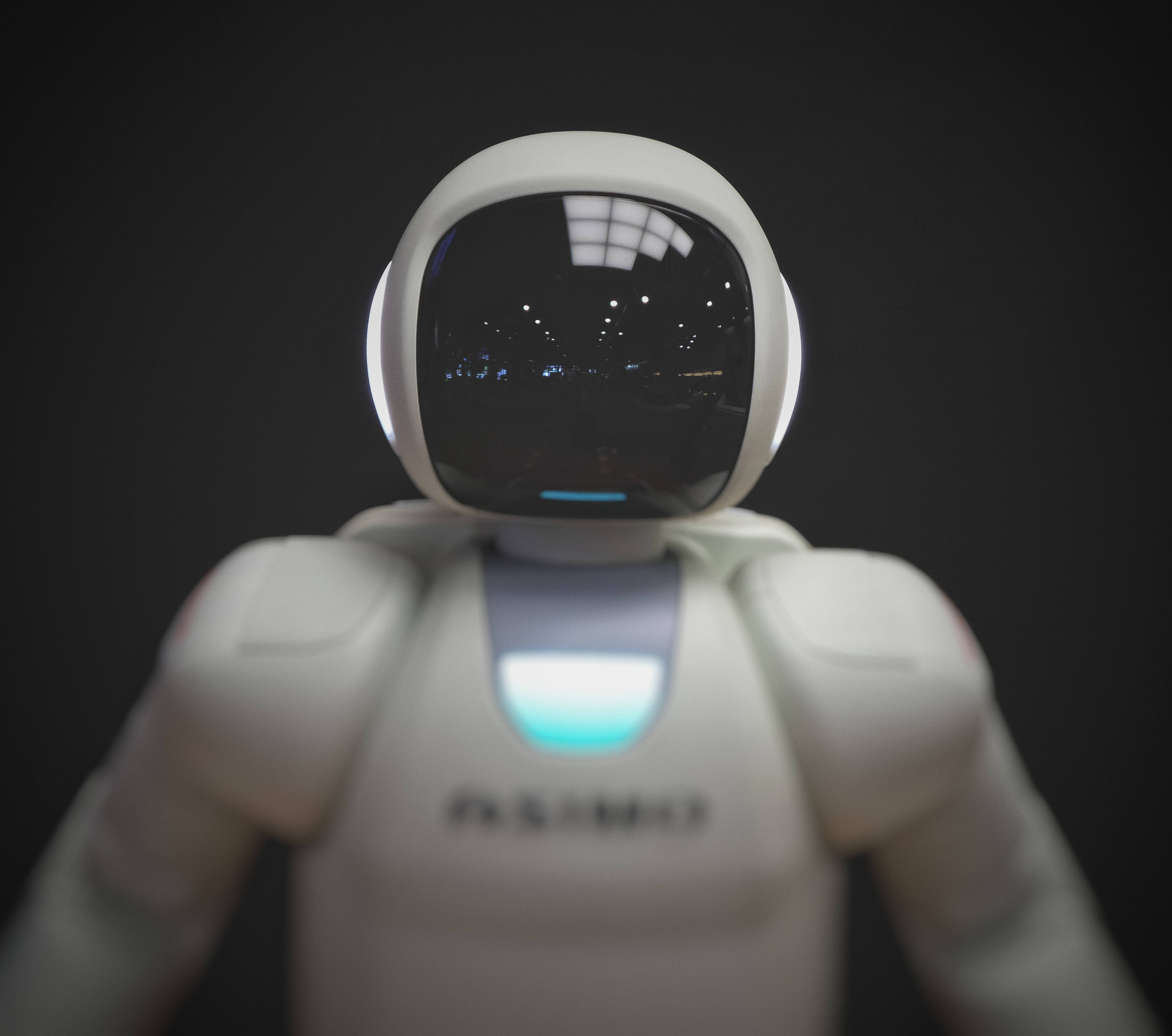 ロボットにヒトを見る西洋人とカミを見る日本人