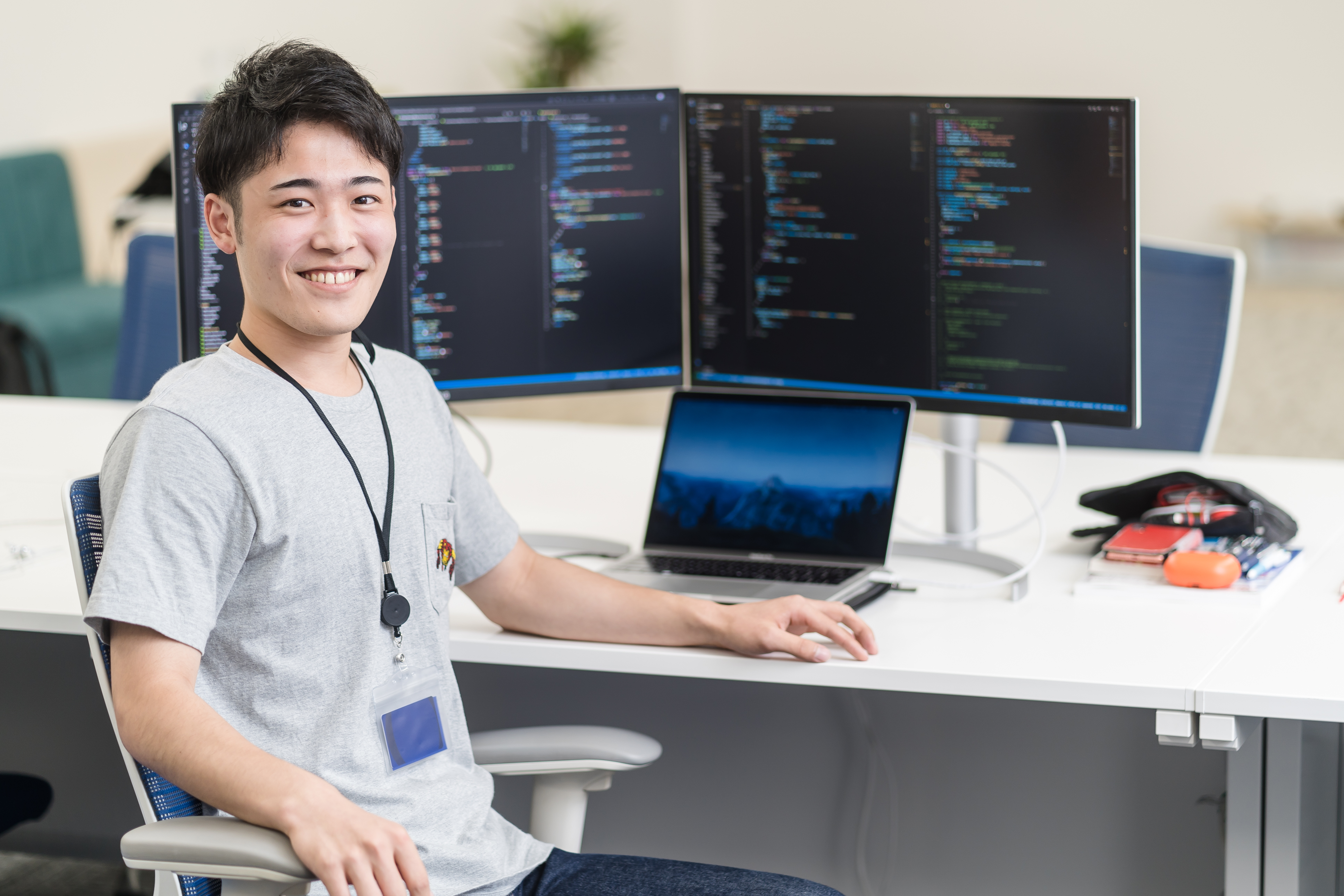 【フルスタックなソフトウェアエンジニア】学生インターンから新卒入社！将来は"起業"を目指す社内一優秀な若手エンジニアが語るScheeme開発の魅力とは？
