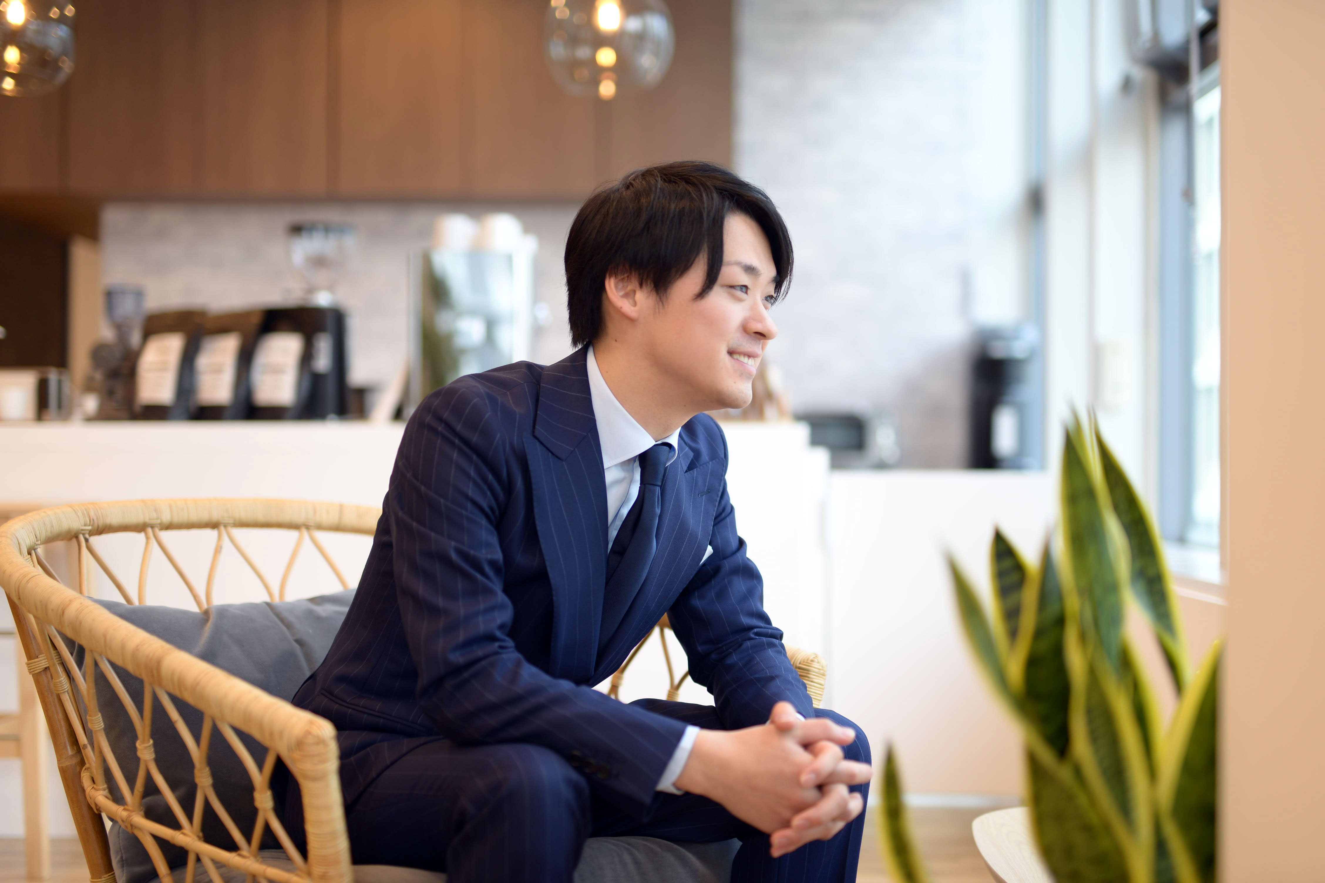 【役員インタビュー】23歳で行政書士として起業後、著書12万部以上のビジネス書作家兼ベンチャー社長へ！CEO坂本翔にインタビュー