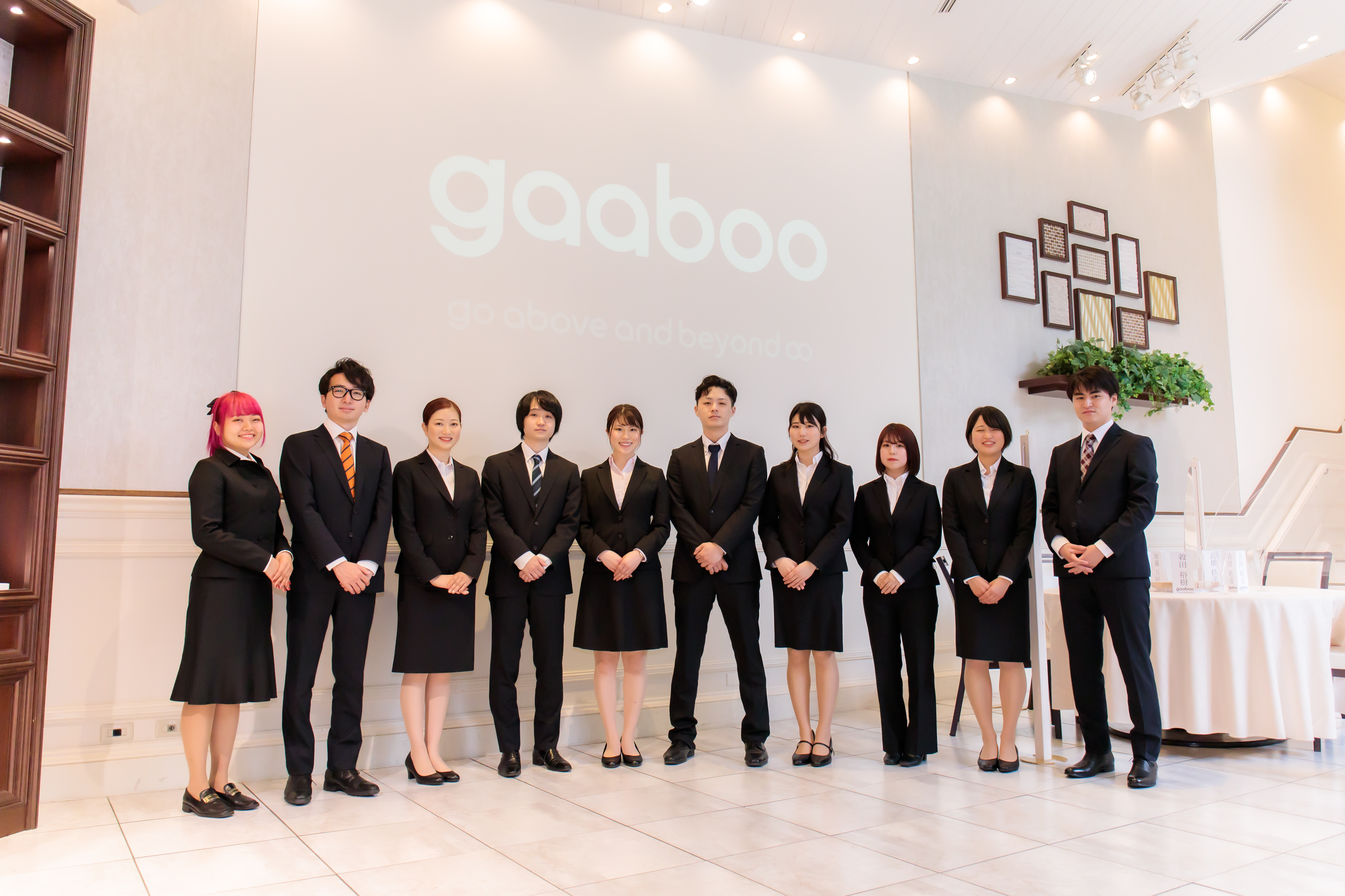 21新卒入社式の写真。SNSは若者に学ぶ。期待と理由。こんな学生と巡り合いたい。