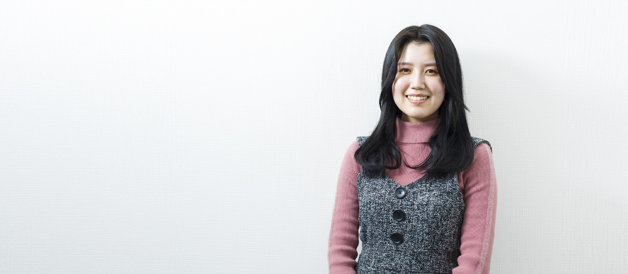 【未経験入社エンジニアインタビュー】ITを通して社会に貢献したい。複数のオファーがある中で、ITベンチャーのWeTecにジョイン。ラグジュアリーブランド販売からエンジニアに転身した佐藤の転職ストーリー
