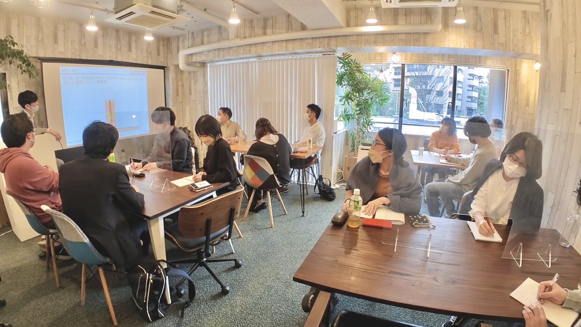 久々にリアルで帰社日を開催しました！帰社日研修のテーマは「アルファ式ソリューション営業力」。エンジニアに求められる営業力とは？