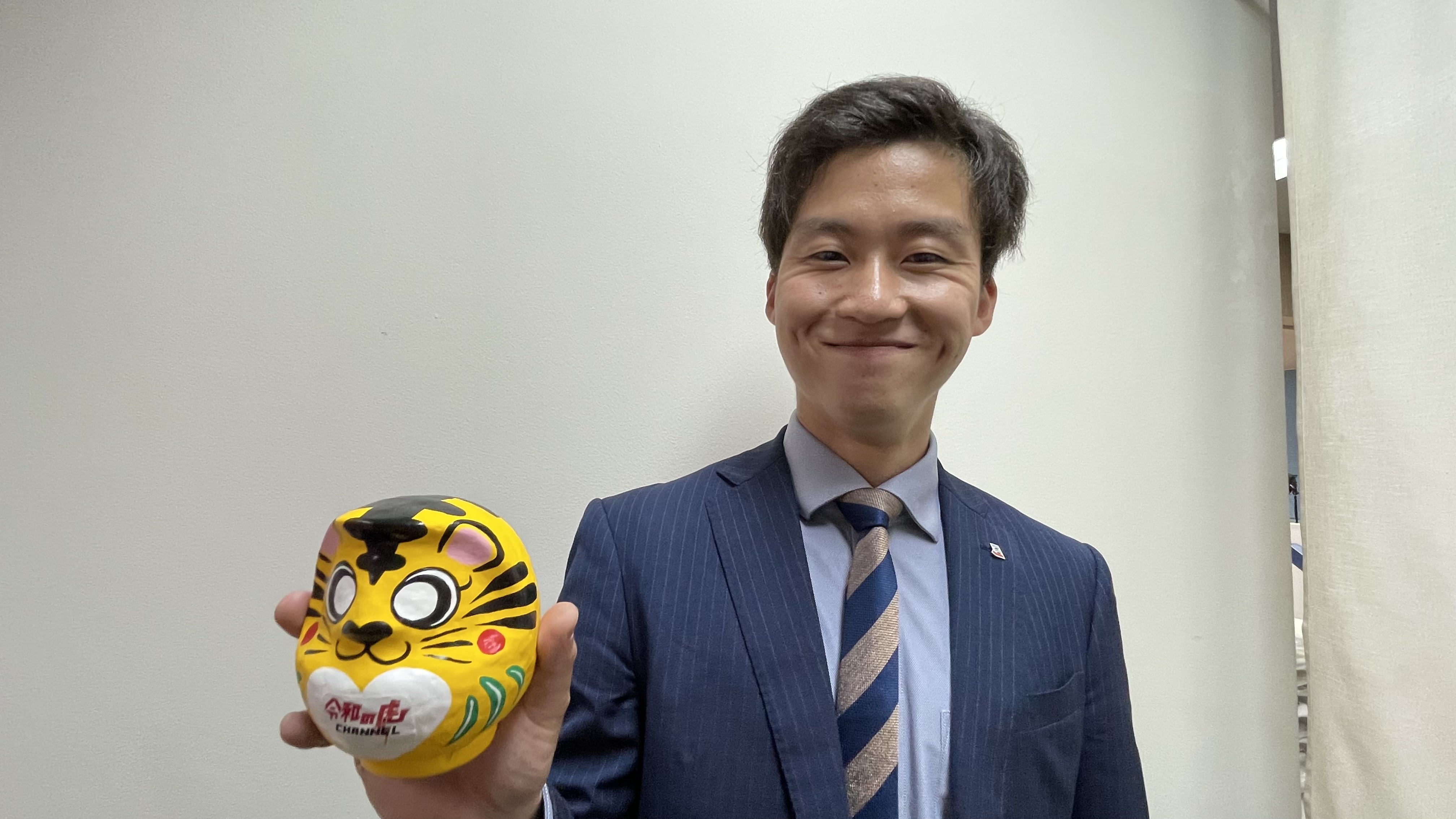 公務員を辞めて、広告代理店に入社しました。