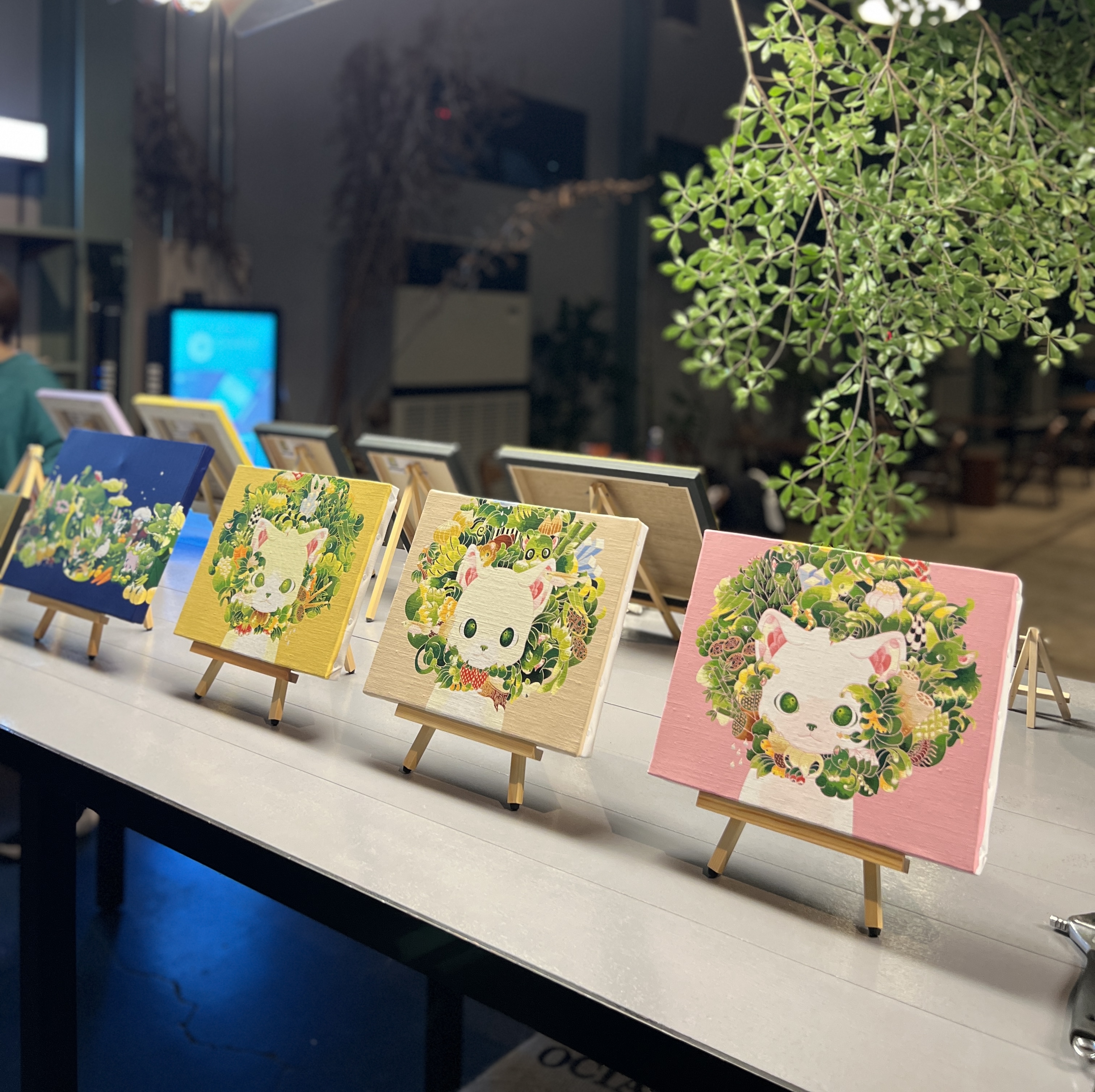 【弊社のアート事業をご紹介!!】5月20日(金)〜南青山のカフェで行われる弊社プロデュースのアート展示会の搬入・設営を実施してきました！！