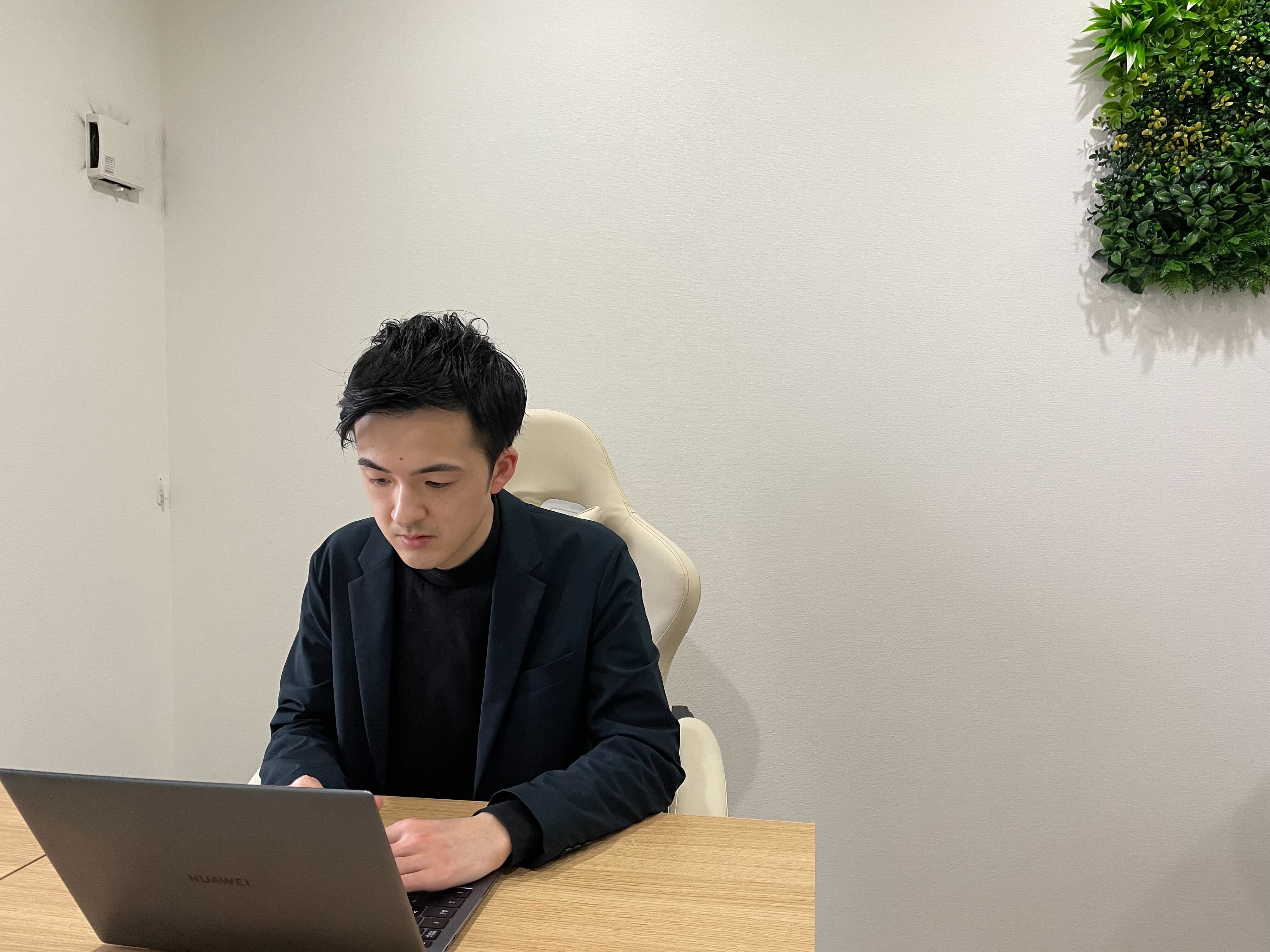 【1人目の正社員】会社のキャッチコピーに惹かれ、入社して1年後に思うこと