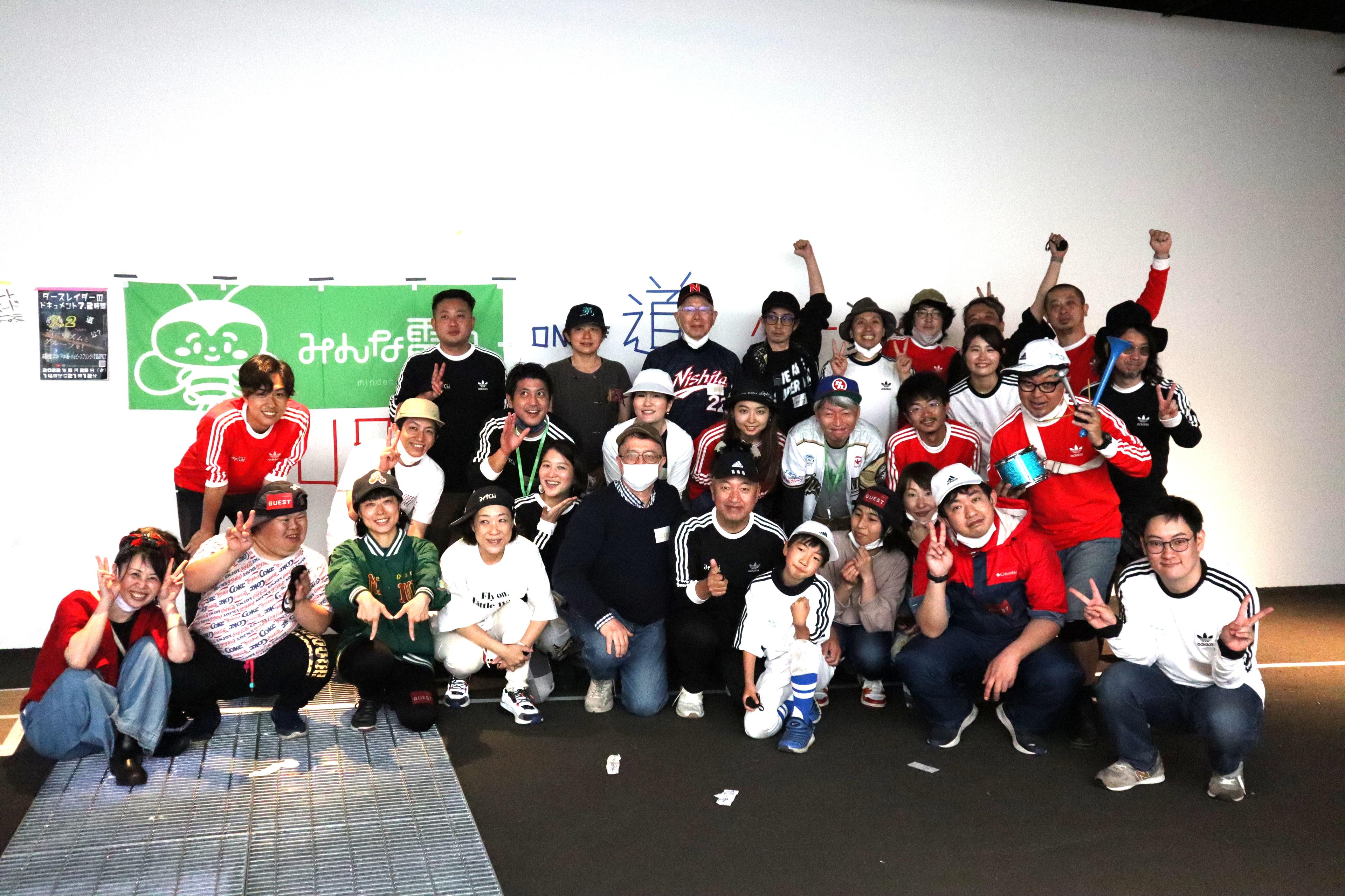新入社員が挑む！顔が見えるChim↑Pom展手打ち野球大会！