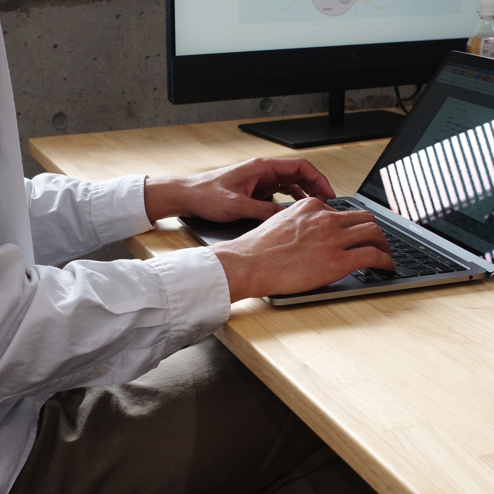 華やかなアパレル業界を裏で支える「オカシミ」とは...??【代表インタビュー編】