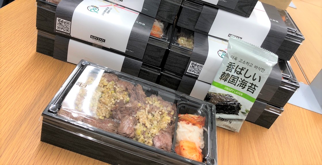 今年の期末慰労弁当は『熟成KINTAN＆塩ハラミ弁当』だよ！