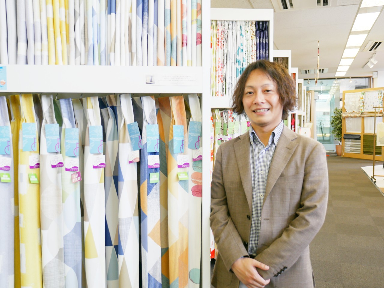 【社員インタビュー】入社3年目で店長まで上りつめた営業開発室室長が語るカーテン業界のリアルとは。