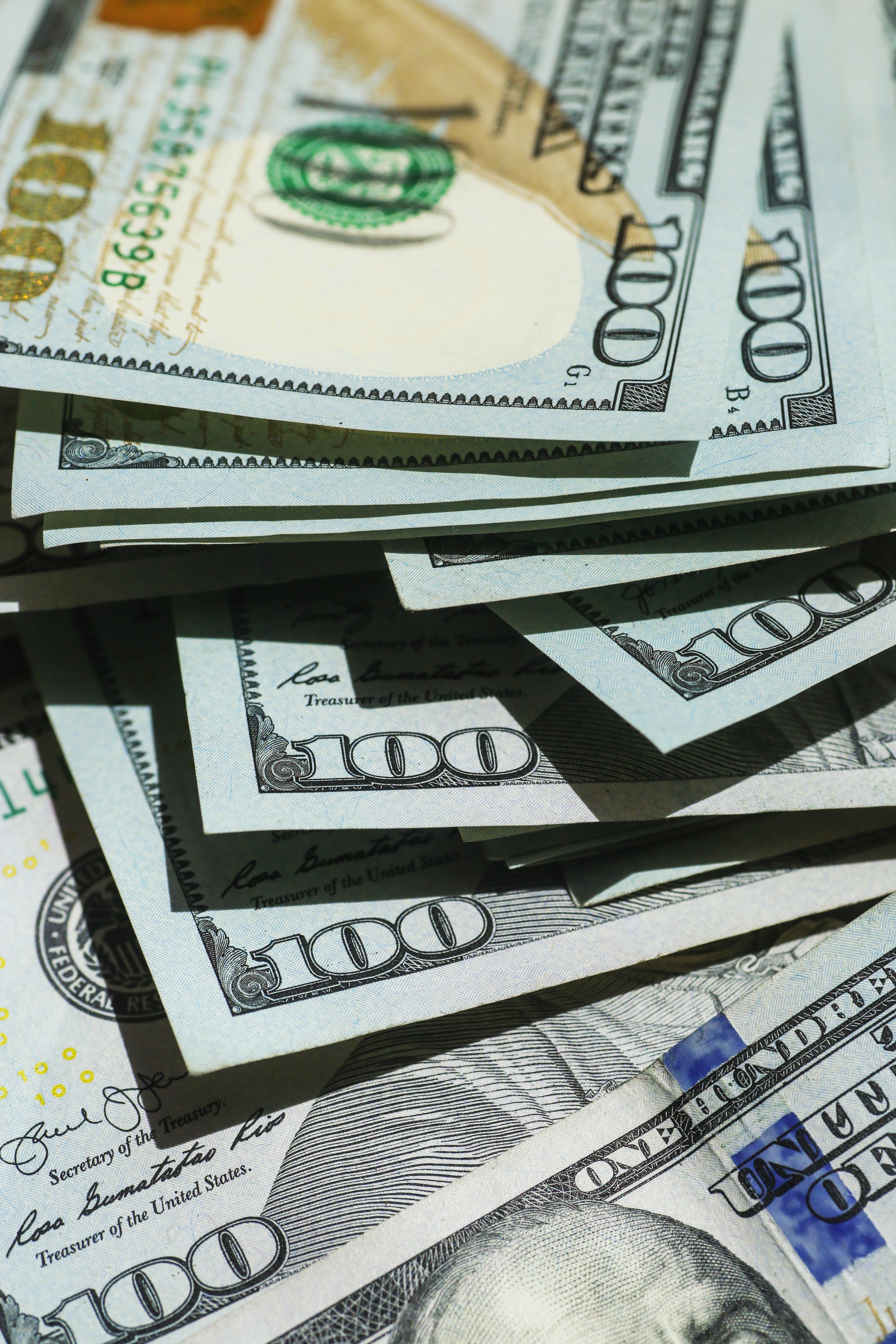 高収入になることは誰でも出来る？年収1,000万円プレイヤーに色々聞いてみた！