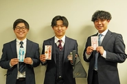 4月には新人営業対抗で売上1位を決めるイベントを開催。22年度の1位は高卒入社の松橋(写真中央)でした。
