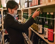 日本酒の保存に最適と言われるマイナス5℃の保冷庫にて、高品質の日本酒を徹底管理。