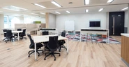 2022年に大阪本社オフィスをリニューアル。テレワーク／出社のハイブリッドワークに最適化しました。