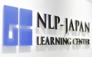 当社が運営する＜NLP―JAPANラーニング・センター＞は、総合的な対話力を身に付け、個人の目標達成へと導くビジネススクールです。
