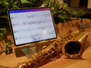 楽器演奏者向け音楽スマホアプリの使用風景