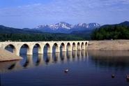 旧国鉄線路跡を活用した観光資源「タウシュベツ川橋梁」