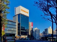 オフィスは恵比寿駅西口目の前。自称社長メシビル10階。