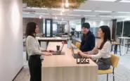 多様な人材が集まり、お互いが持つ知識、経験をシェアしながら成長を続けています。