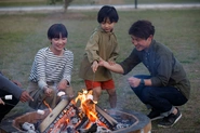 焚火を囲んで食べるマシュマロは、子供だけでなく大人も思わず笑顔になってしまうおいしさです。