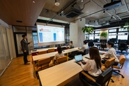 共同作業やセミナー/技術勉強会等で活用し、オープンな環境で社内外のコラボレーションを促進します。 