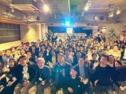 2023年3月現在、約170名の社員が集まっています。8割ほどが留学などグローバル経験をしており、外国籍メンバーもその3割を占めています。全員がグローバルに活躍する意志を持ち、そのために必要なITスキル、グローバル・ビジネスマインドを日々高めています。