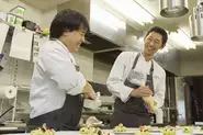 良い表情で働くと、自然と周りが笑顔になります。
