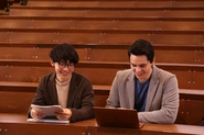 組織について議論する神戸大学生。インターン生は、大阪大、神戸大、関関同立、甲南大の学生が在籍しています。