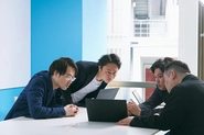 課題に向き合い、互いの意見と向き合う社風です