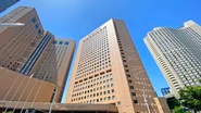 小田急第一生命ビル6階。新宿駅、西新宿駅、都庁前駅からアクセスが可能。