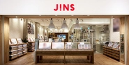 アイウエアブランドJ!NSの店舗 / A store of the eyewear brand JINS