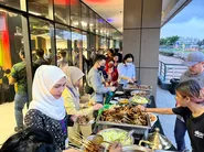 年に一度のYear end partyは全社員3000名が招待され、美味しいビュッフェを食べながら催し物や部署ごとの頑張りを讃えあう表彰式などを行いました。