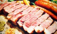 店頭では肉の販売だけでなく、 調理したての肉料理を味わうこともできます。（写真はイメージです）