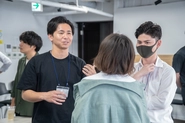 出社・リモートのハイブリッド体制なので、メンバーからのアドバイスを貰いやすい環境が整っています！
