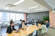 梅田でアクセスは抜群！カフェがたくさんある街の中にあるお洒落なオフィスで働く事が出来ます！