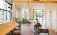 宮崎県にリモートワーカー育成の場となるカフェ×コワーキングスペース「tomosite 」を開設しました。