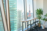 六本木一丁目駅直結のオフィスからは東京タワーを眺められます！