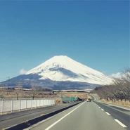 MANUALgraphの拠点、静岡県裾野市は富士山のすぐ麓。こんな環境でものづくりに日々勤しんでいます。