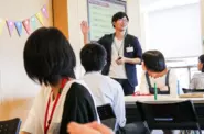 【DISCOVER：未来をみずから切り開く力を育む】自分の持つ可能性のイメージが変われば、身の回りの出来事の捉え方が変わり、子どもたちはもっと探究的な日常を過ごせるはず。そのために、日本全国の学校・放課後・地域と連携し、子どもたちが自分の興味関心を持って、自ら行動を起こせる仕組みを開発。新しい学びによって日本の教育をアップデートしていきます。