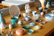 ホテルカンラ京都のロビーにて実施される陶器市。宿泊客だけでなく地域の方にも好評。