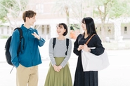 日本での受験者層は主に大学生と社会人。近年高校生も増えています。
