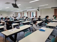生徒は年に一回、石川県内の本校舎に日本中から集まりスクーリングを受けます。