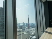 オフィスから東京タワーが見えます。