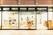 イベント会場は東京オフィスの1階オープンスペースです。