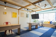 座る場所や普段の仕事スペースは気分によって変えてもよし！カフェのようなオシャレ空間で働きやすい環境が整っています！