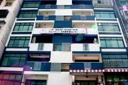 エンジニア向け日本語学校　ヤンゴン市内中心の、活気に包まれた場所に位置しています