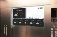 テレシネマ：エレベーターの扉に映像を投影し、移動時間の体験を刷新。