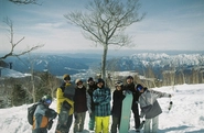 部活動も盛んに行われており、フットサルやジムに通うほか、冬には福井にてスノボツアーを、春には比叡山登山を行うなど、シーズナルのアウトドアイベントを楽しんでいます。