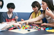 クリエイティビティなアイデアを出すために、時にはレゴも活用！ いろいろな発想が生まれる場