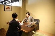 日本人ならやっぱり和室！靴を脱いでリラックスしながら商談やミーティングを行っています。