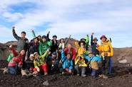 発達障がいがある子どもとその家族と共に，今夏も富士山登頂！